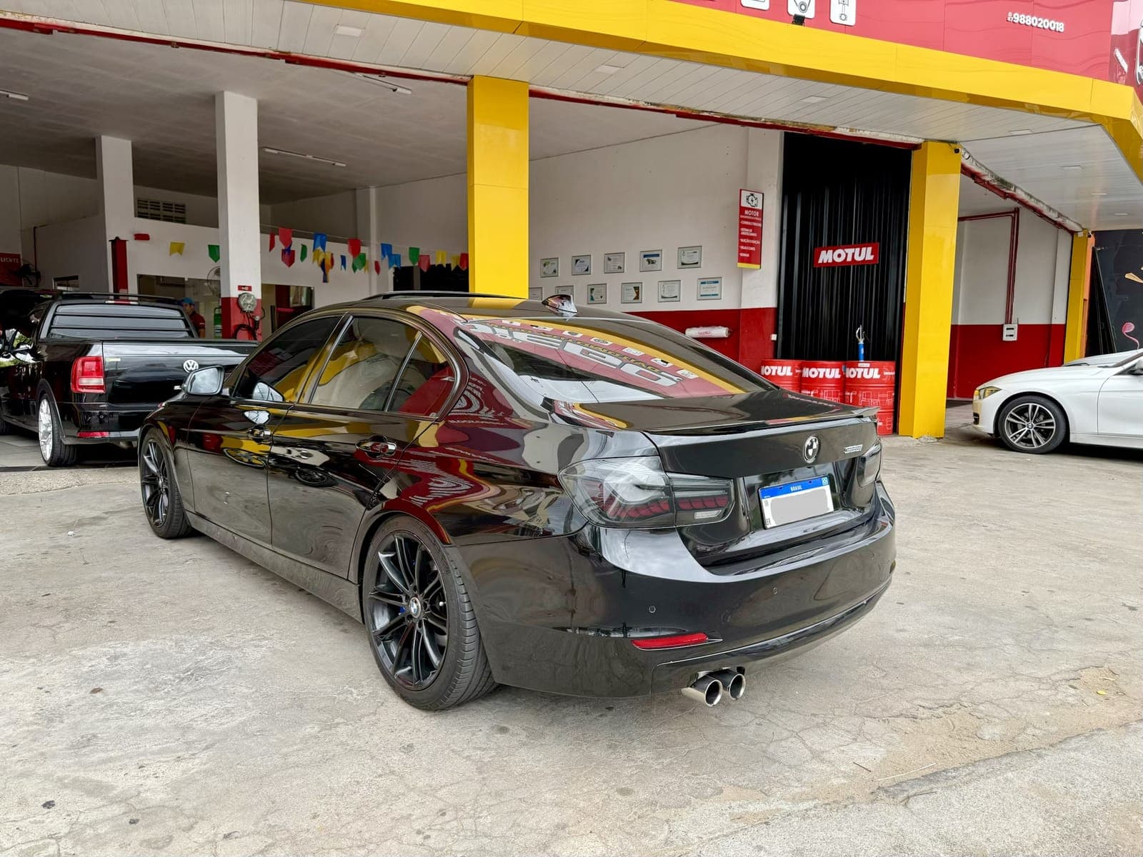 Veículo premium atendido na oficina